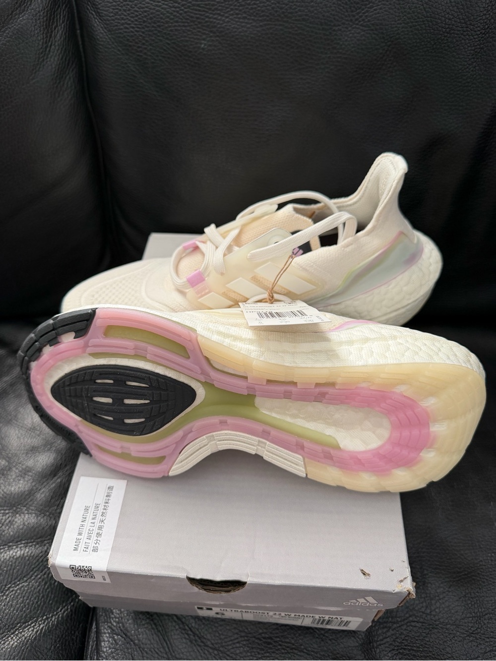 adidas Ultraboost 22 W Box Label in White and Black - Picture 3 of 5